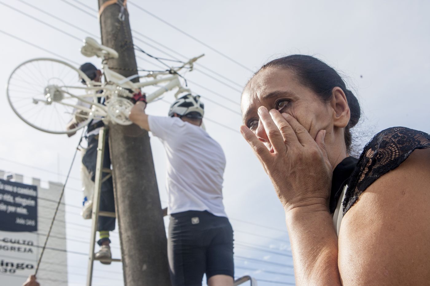 Ghost bike instalada na SC-401 em memória de Simone Bridi, morta em acidente. Florianópolis, 14 de fevereiro de 2016.