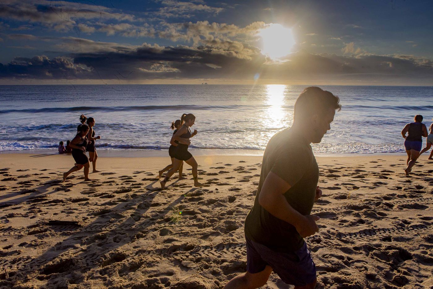 Treino ao amanhecer na praia. Barra Velha, 5 de fevereiro de 2026.